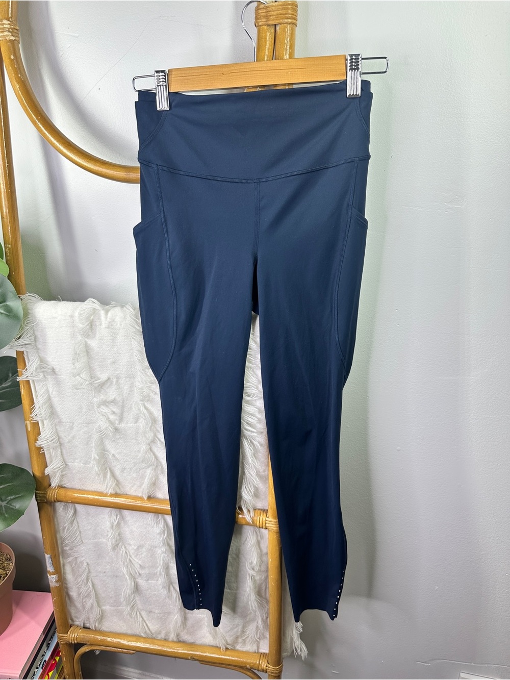 Lululemon Navy Fast N Free Pocket Leggings sz 6